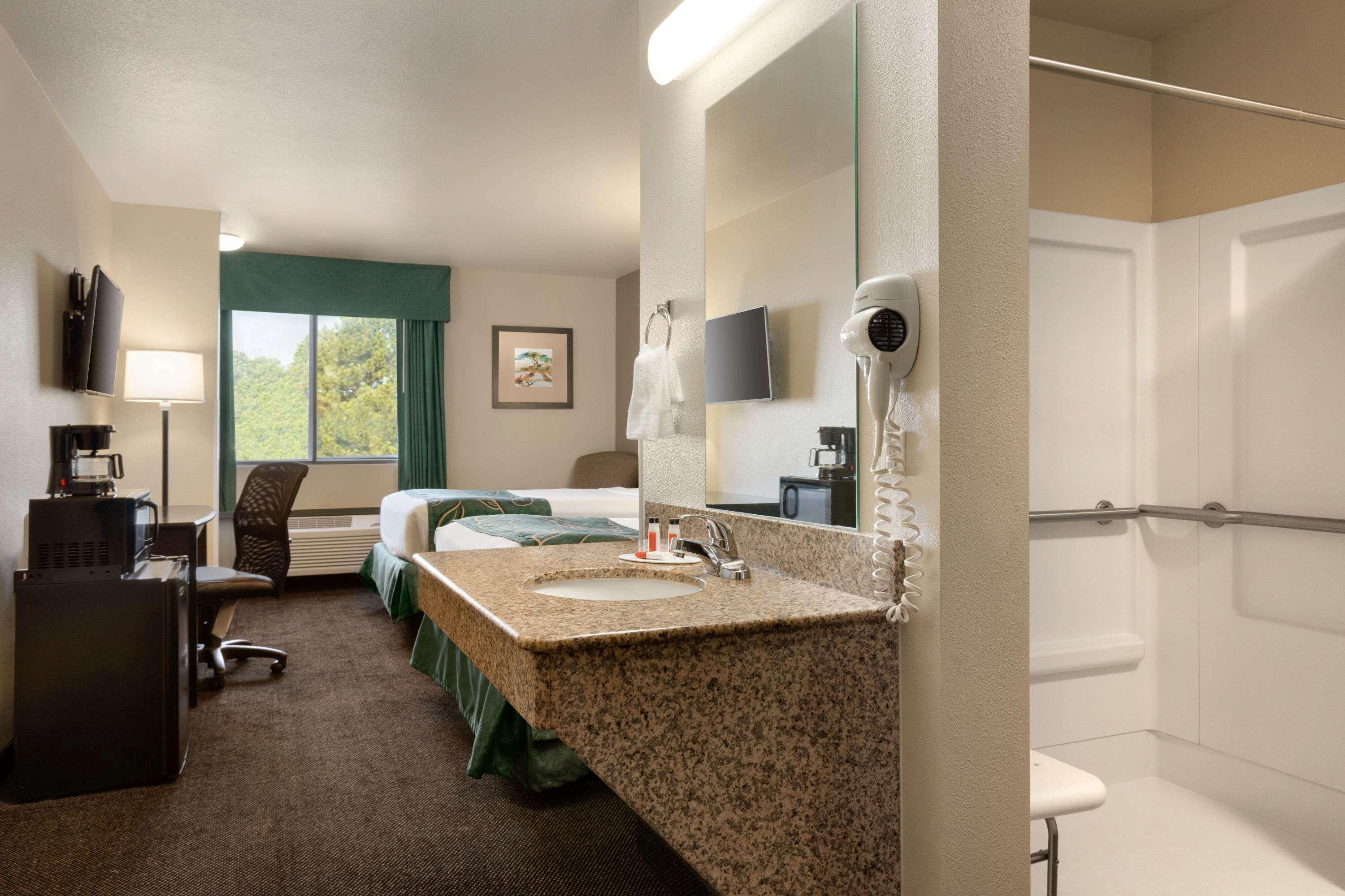 Hotel Baymont By Wyndham Wellington Extérieur photo