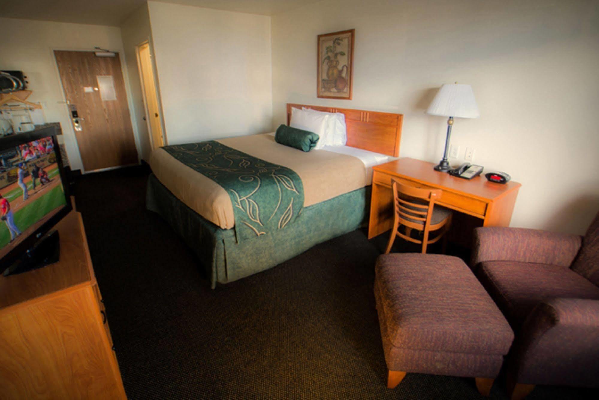 Hotel Baymont By Wyndham Wellington Extérieur photo